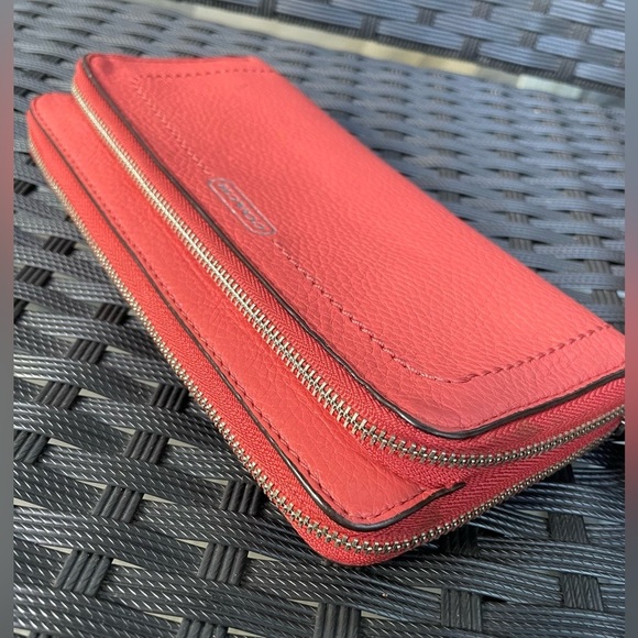 COACH WALLET,Coach Orange Leather Wristlet. - Picture 6 of 13